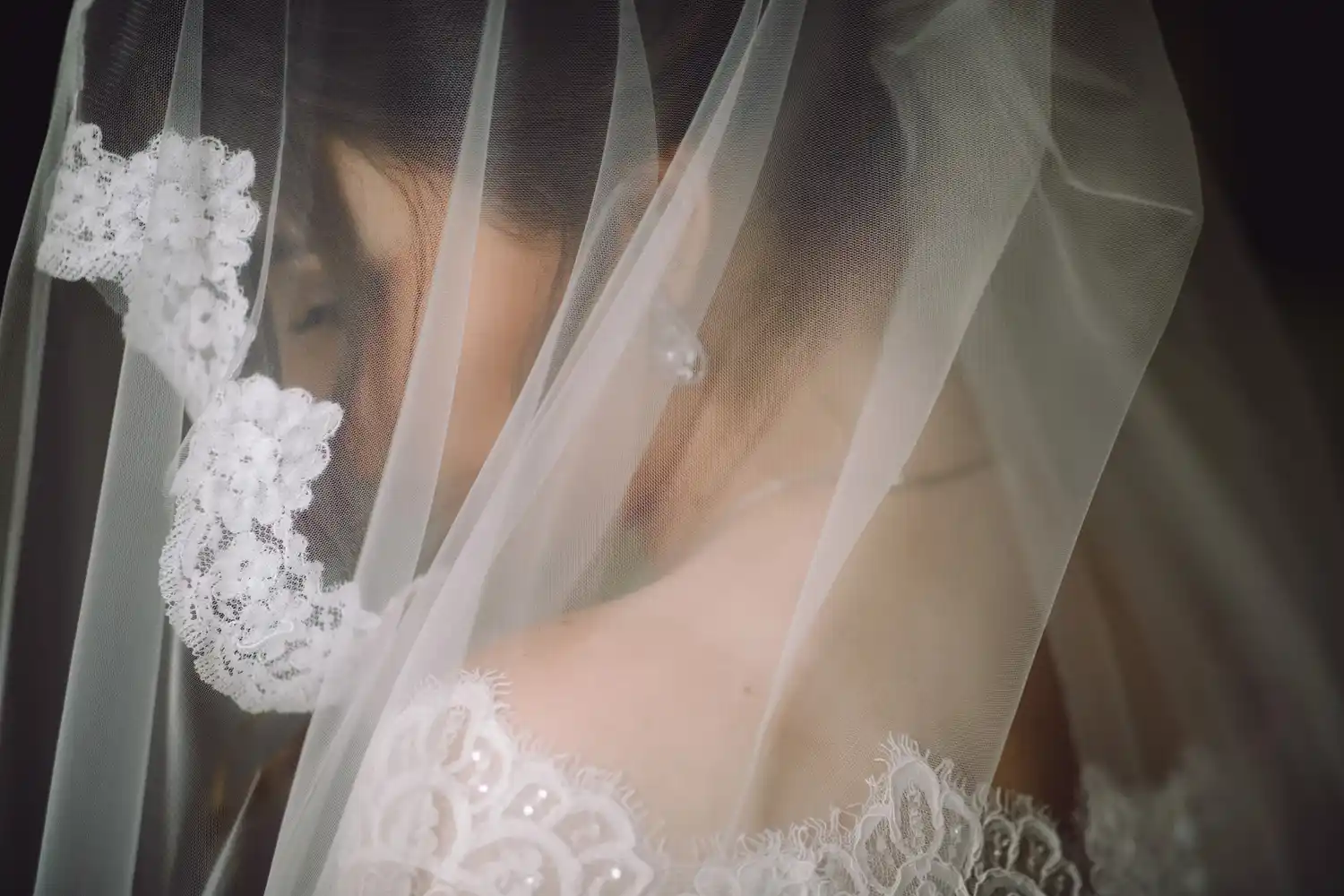 Statement Veils and Headpieces: The Crown of Bridal Style